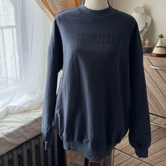 NWT - Taylor Swift Eras Tour Exclusive Sweatshirt - Picture 1 of 8
